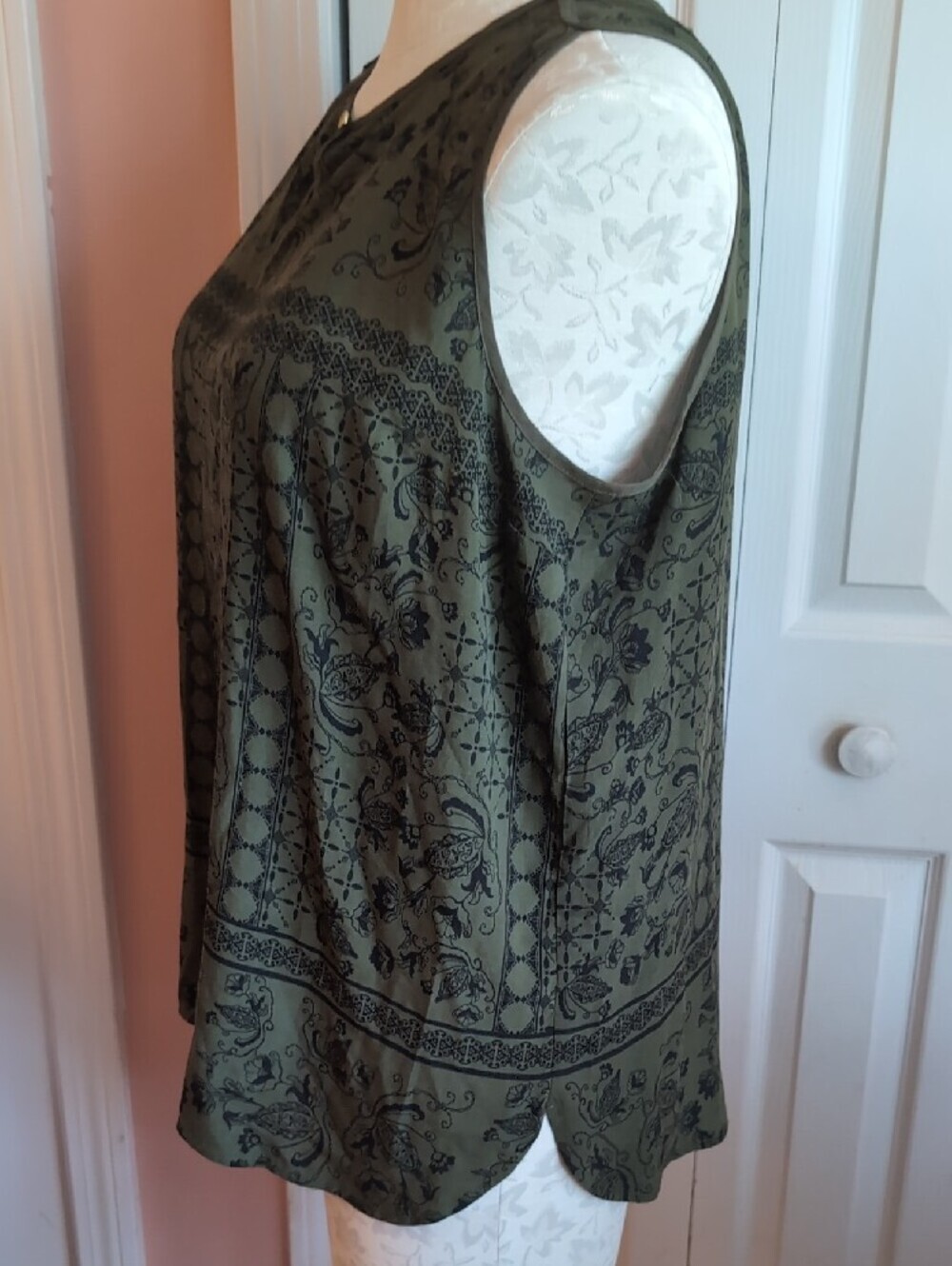Liz Claiborne Olive/ Black Floral, Geometry, Baroque Sleeveless Top Size XL - Picture 7 of 7